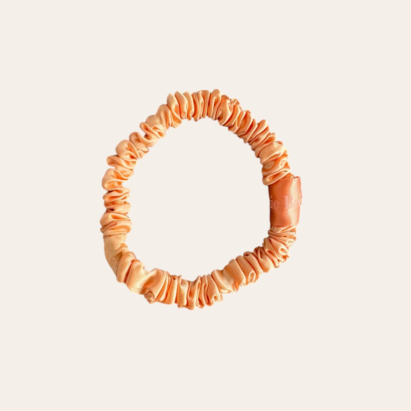 Hedvábná gumička klasik - Peach Fuzzy
