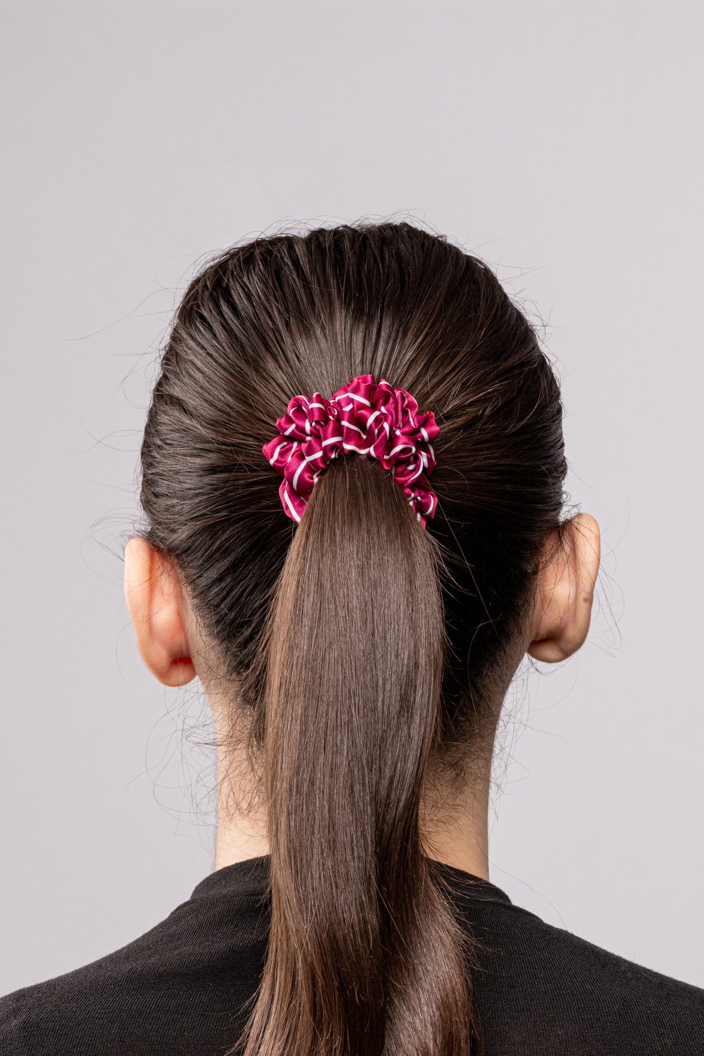 Hedvábná gumička Medium – Pruhy × Burgundy