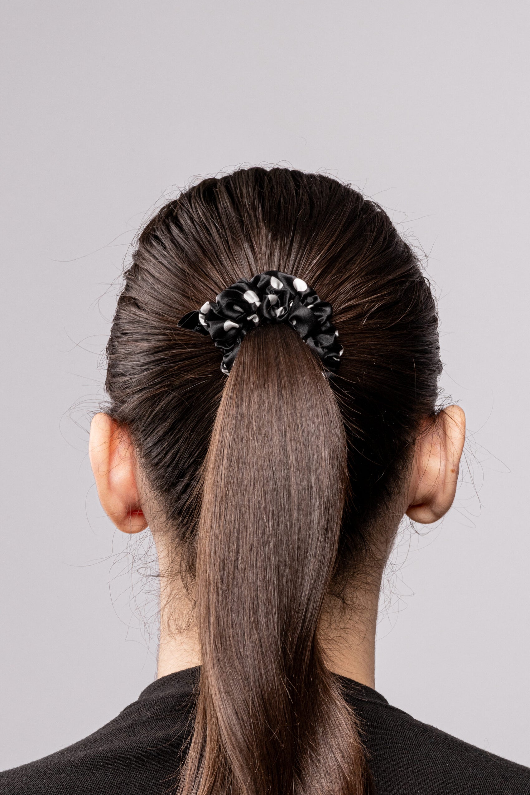 Hedvábná gumička Medium Polka Dot - Černá